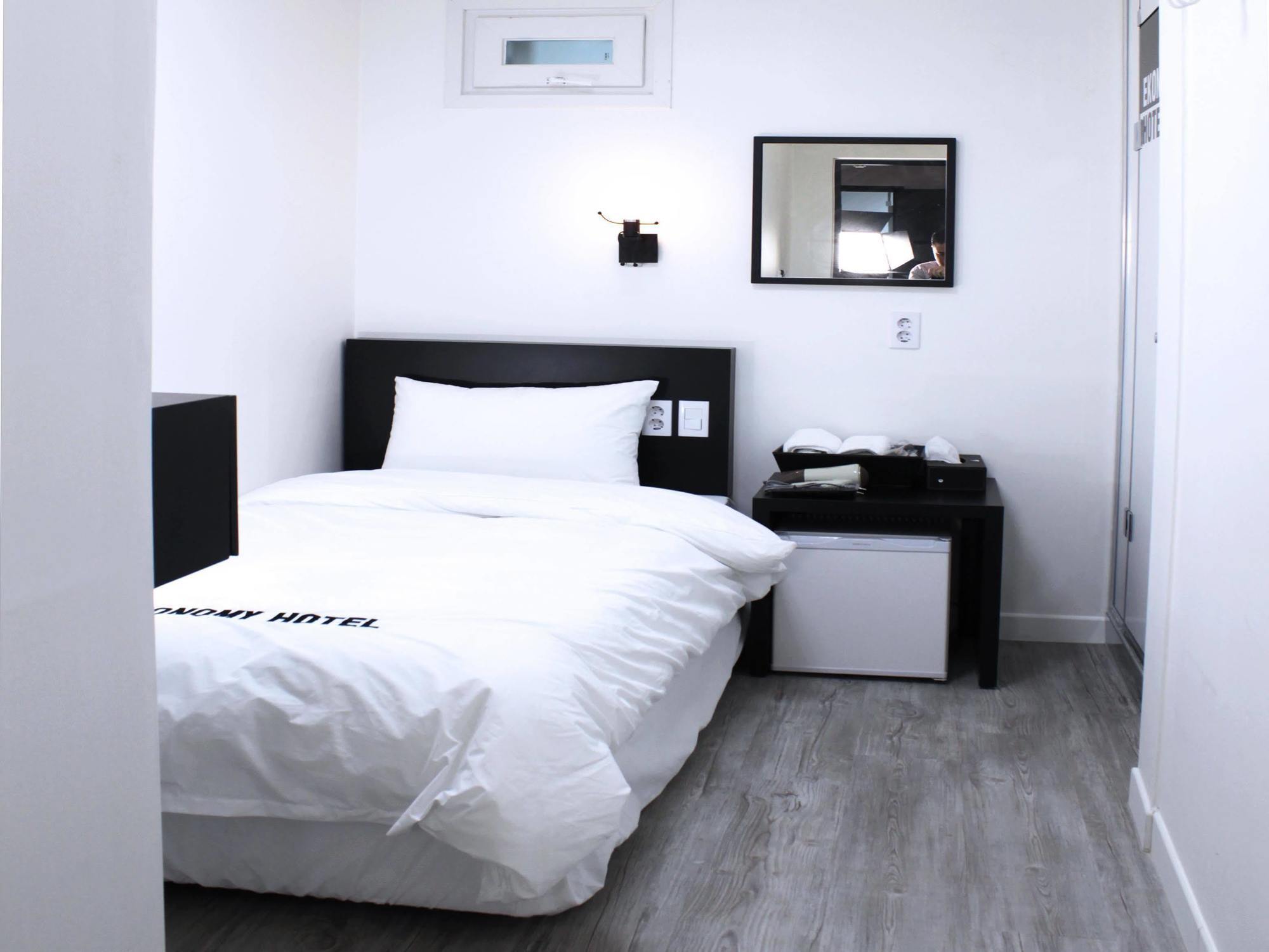 Ekonomy Hotel Dongdaemun Seoel Buitenkant foto