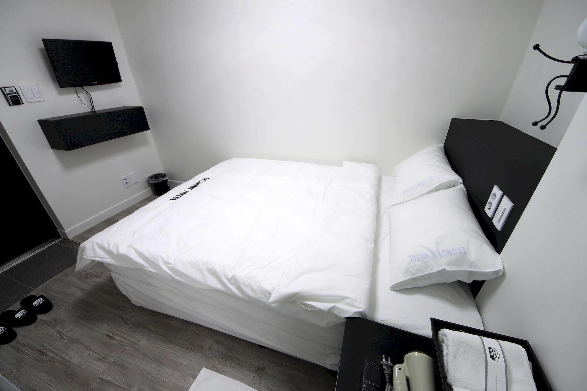 Ekonomy Hotel Dongdaemun Seoel Buitenkant foto