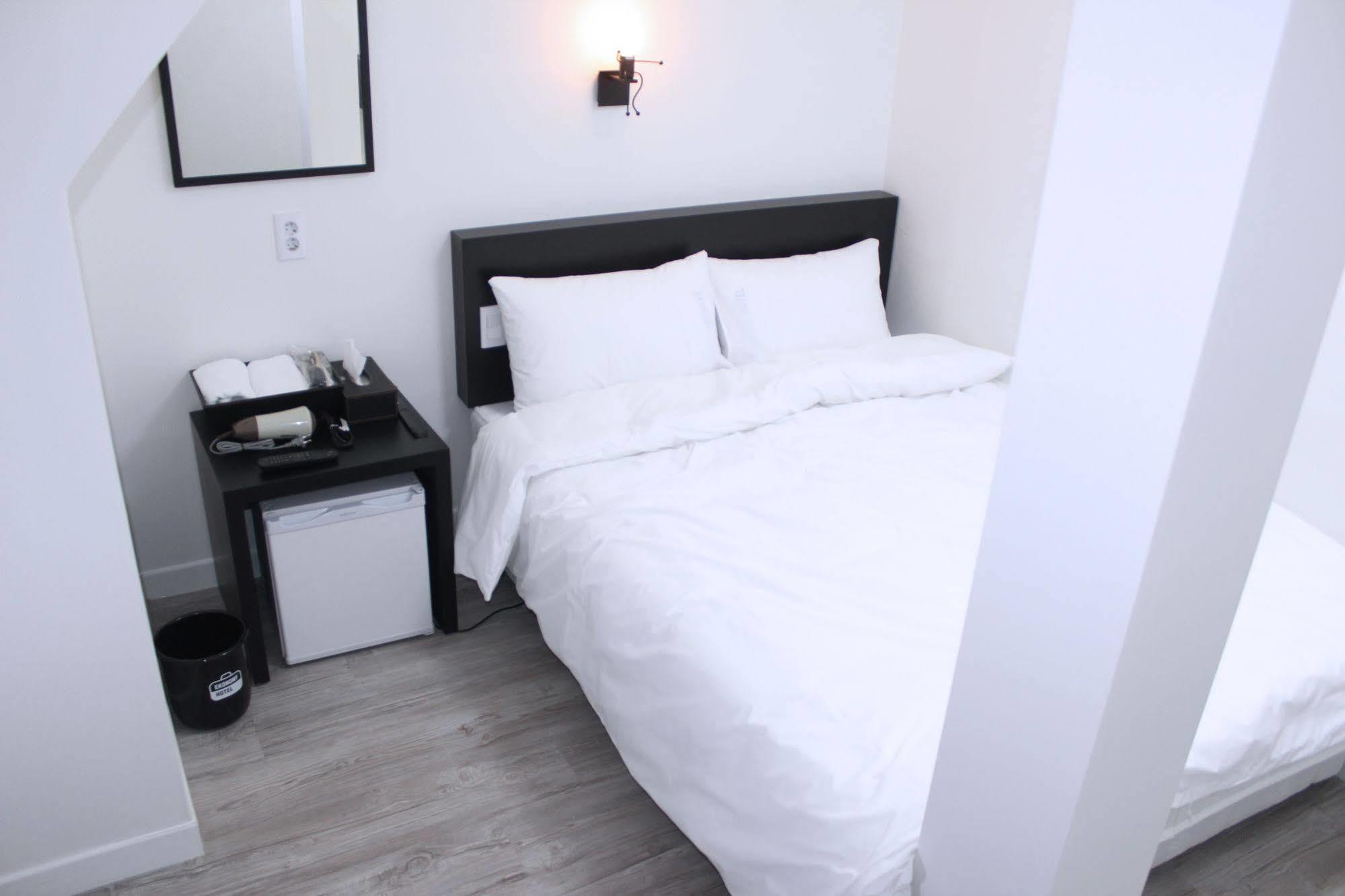 Ekonomy Hotel Dongdaemun Seoel Buitenkant foto