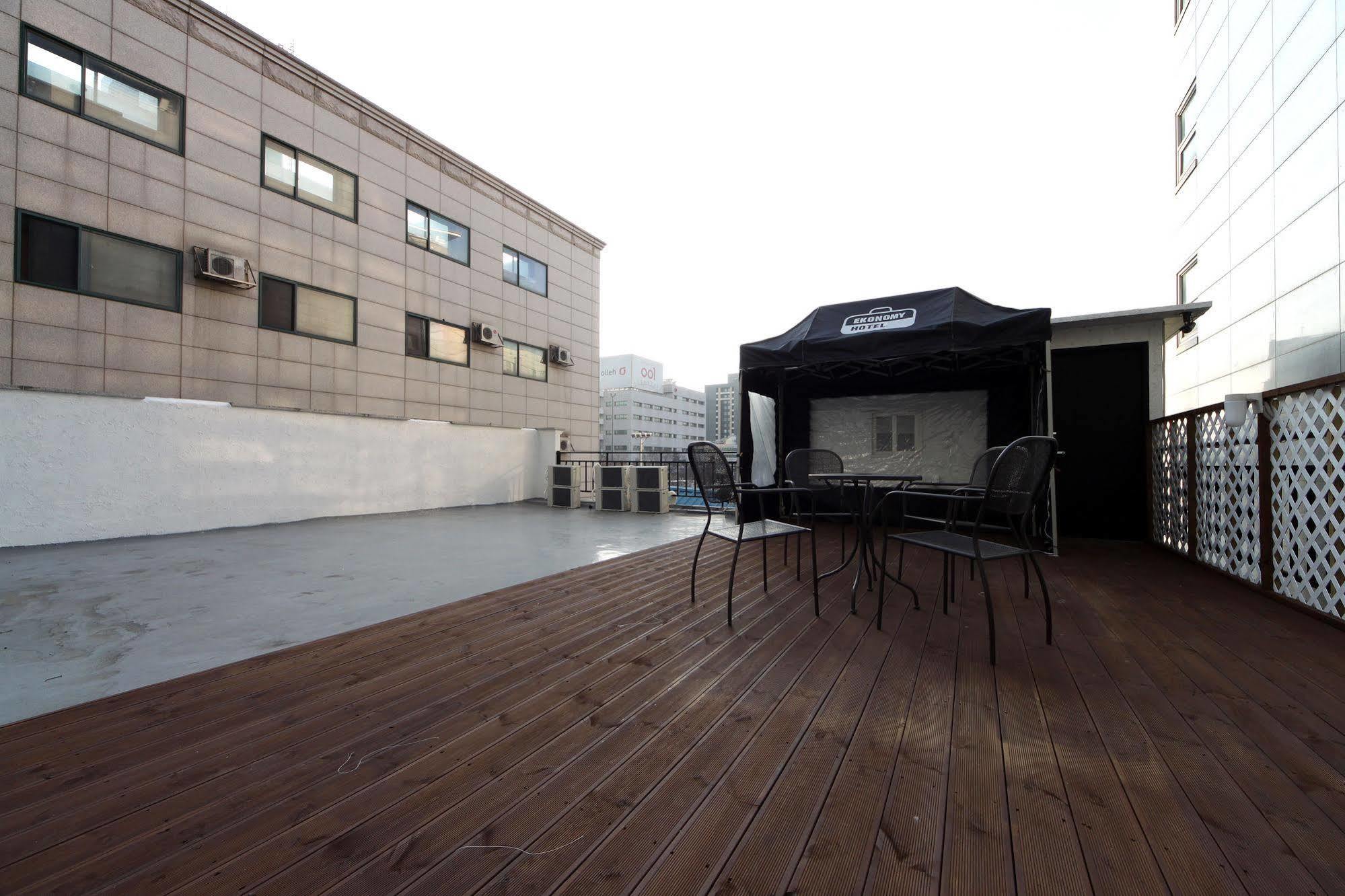Ekonomy Hotel Dongdaemun Seoel Buitenkant foto
